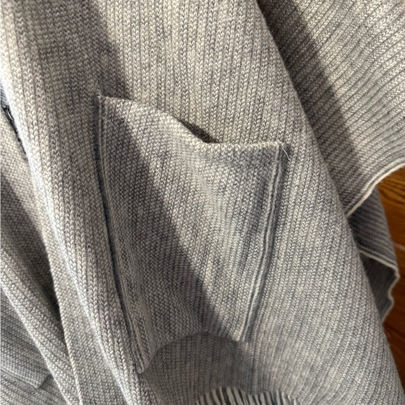 Steve Madden Light Gray Knit Poncho - Picture 3 of 5